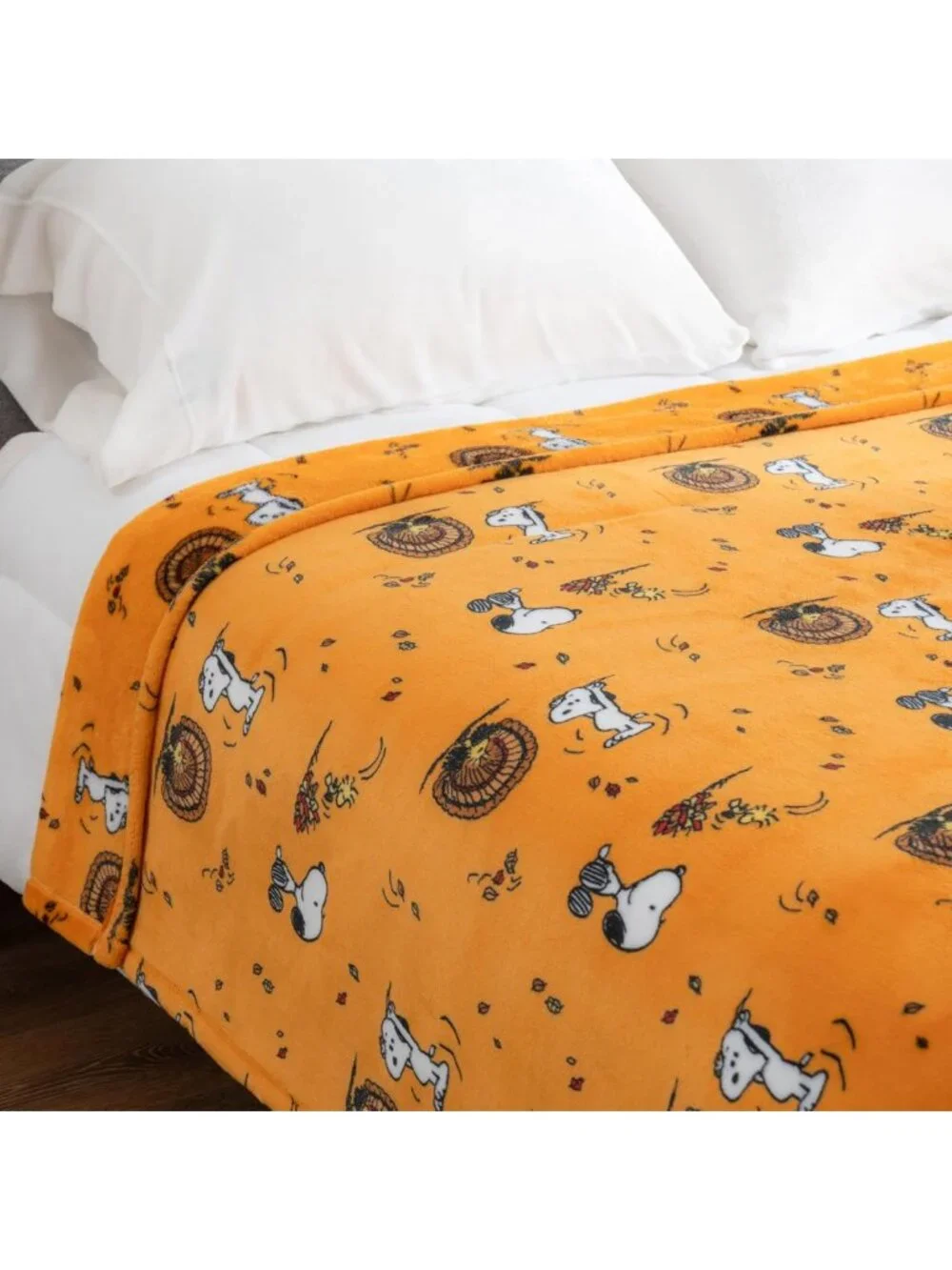 Cozy Snoopy & Woodstock Plush Blanket, VelvetLoft Fall Design, King Size 90x108